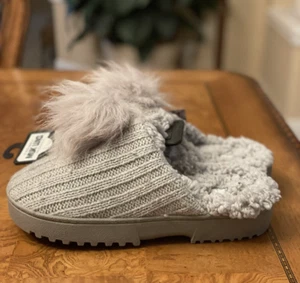 Muk Luks Women's Indoor-Outdoor Slippers puff Sz Med Sooooo Comfy NWT - Picture 1 of 5