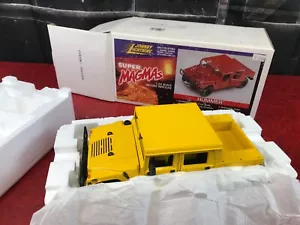 NUEVO EN CAJA Diecast Johnny Lightning SUPER MAGMAS AMARILLO HUMMER 1:24 #213-00 - Imagen 1 de 17