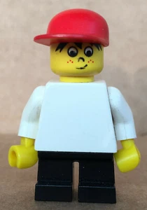 LEGO ® Minifigura World City Niño Timmy Gorra Roja Piernas Cortas Set 4032 - wc027 - Imagen 1 de 2