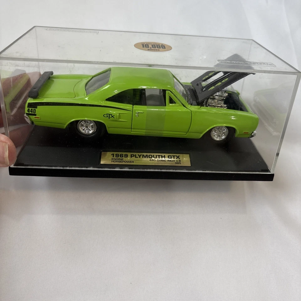 TootsieToy 1969 cuerpo duro Plymouth GTX 1:32 con estuche de plástico fundido a presión Foto 1 de 4