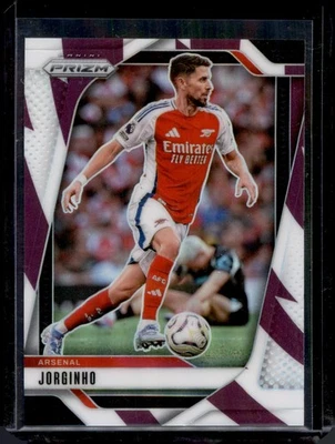 2024-25 Panini Prizm Премьер-лига No32 Жоржиньо фиолетово-белые полосы No/92 - Изображение 1 из 2