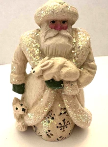 Statuina natalizia Pam Schifferl vigilia d'inverno Babbo Natale con volpe artica e coniglio - Foto 1 di 8