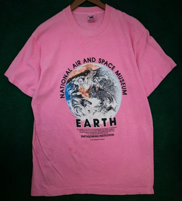 Camiseta De Colección Smithsonian Museo Nacional del Aire y el Espacio Para Hombre Mediana Rosa Foto 1 de 4