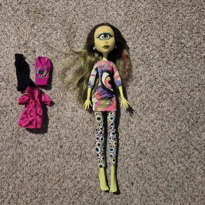 Muñeca Monster High Iris Clops I Heart Fashion Toys R Us 2014 exclusiva Foto 1 de 4