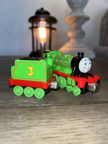 HENRY! THOMAS FRIENDS TRAIN TAKE Along n play Diecast! 2009! EXCELLENT! Cover