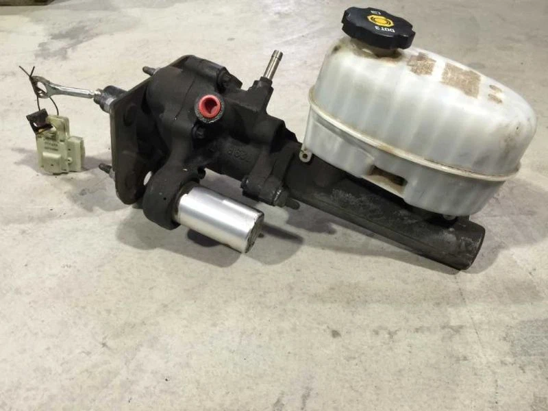 03-07 Chevy Silverado Sierra 2500 estilo clásico freno refuerzo cilindro maestro Foto 1 de 2