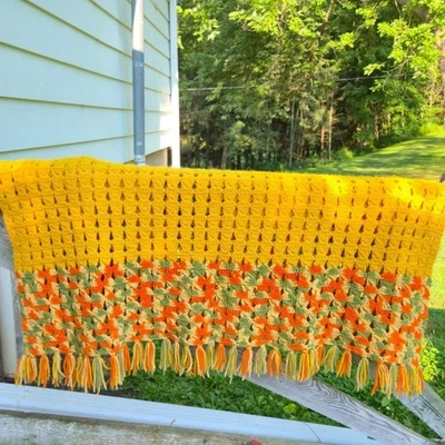 Manta afgana vintage hecha a mano de ganchillo con flecos 54"x36" amarillo mostaza Foto 1 de 4