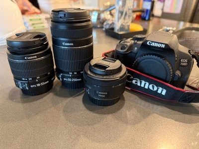 佳能 EOS 700D 数码单反相机套装 – 3 镜头 + 闪光灯 – 状况完好 — 第 1/4 张图片