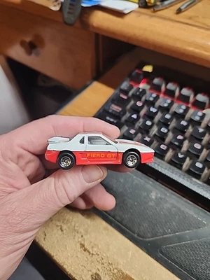 Matchbox Lesney 1985 Fiero GT VINTAGE BLANCO ROJO NARANJA MACAO Foto 1 de 4