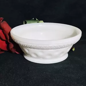 McKee Ceral Bowl Milk Glass No.9 Opal 5-3/8 Crosshatch And Thumbnail Design - Picture 1 of 5