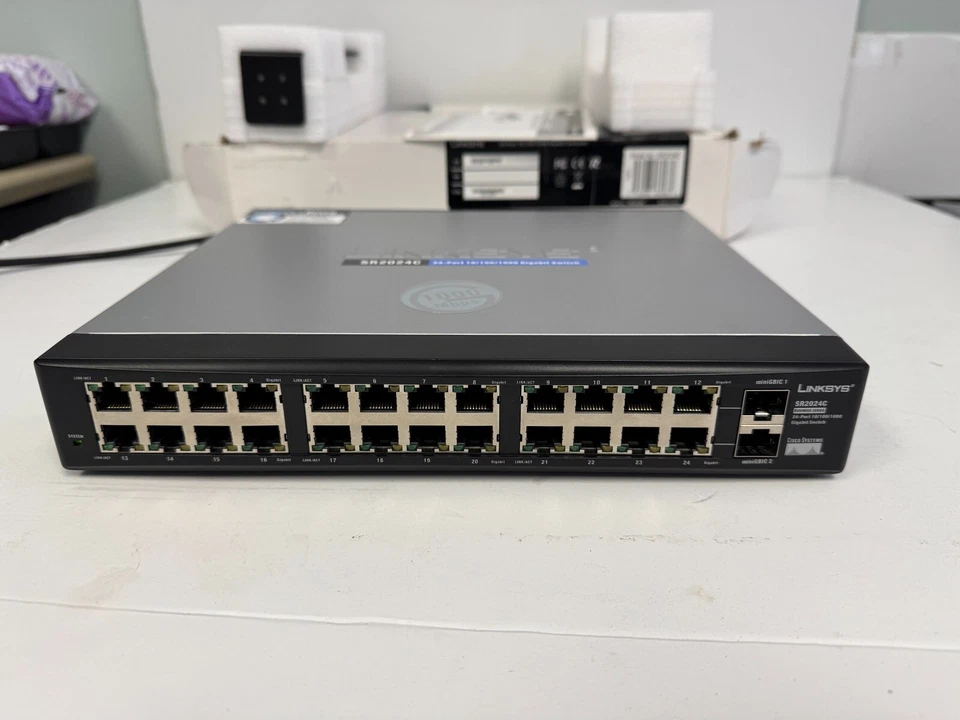 Conmutador compacto Cisco SR2024C de 24 puertos 10/100/1000 Gigabit nuevo/caja abierta Foto 1 de 4
