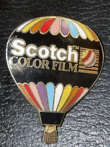 Spilla da bavero smaltata mongolfiera pellicola colore scozzese vintage - Foto 1 di 2