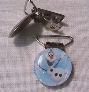 CLIP PINCE BRETELLE, CROCODILE, ATTACHE TÉTINE - BONHOMME de NEIGE OLAF - C21 - Picture 1 of 1