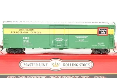 Atlas Master HO Scale RBBX Burlington Route 50' Plug Door Box Car #79507 - Image 1 of 4