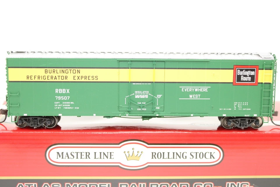 Atlas Master HO Scale RBBX Burlington Route 50' Plug Door Box Car #79507 - Image 1 of 4