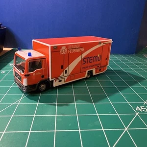 Herpa HO Scale 1:87 Man German Feuerwehr Berlin Fire Ambulance Intensive Stemo - Picture 1 of 7