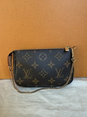 Louis Vuitton Mini Pochette Accessoires Monogram Canvas - Image 1 of 4