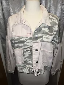 Women’s Light Pink/Green Camo Distressed Denim Jacket Lg - Picture 1 of 5