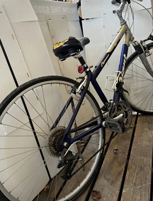 vintage giant Cypress Men’s mountain bike Size Small Blue Needs Minor Repair - Image 1 of 4