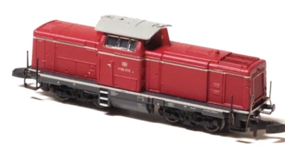 Marklin Z-scale DB V100 Diesel Era III Locomotive Red/White Led 5 Pole Motor - Image 1 of 4