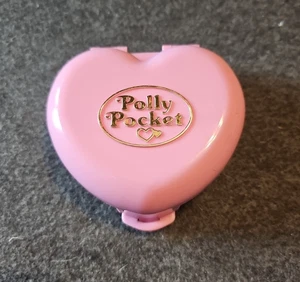 Vintage 1989 Polly Pocket rosa a forma di cuore casetta di campagna, cane e gatto, Bluebird giocattoli - Foto 1 di 5