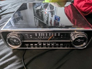 Tocadiscos de música clásica Ion Mustang LP 4 en 1 negro con altavoces incorporados - Imagen 1 de 6