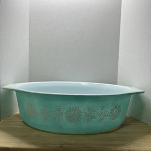 VINTAGE PYREX WHITE LACE MEDALLION DISH 045 TURQUOISE CASSEROLE 2 1/2 QUART - Picture 1 of 7