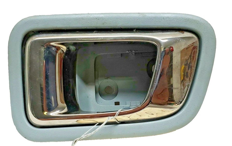 2003 - 2005 年本田 Pilot 后右内门把手灰色原始设备制造商 — 第 1/2 张图片