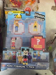 Disney Crossy Roads Mini Figuras Paquete de 4 Serie 1 Woody Go Tomago Minnie Mouse - Imagen 1 de 2