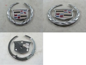 2002-2005 Cadillac Deville DHS DTS Rear Trunk Lid Crest & Wreath Emblem - Bild 1 von 4