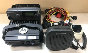Radio Motorola PM1500 UHF P25 380-470 MHz 100 vatios AAM79QTD9PW5AN - Imagen 1 de 9