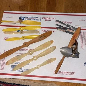 VINTAGE McCOY 35 RED HEAD MODEL AIRPLANE ENGINE & Propellers - Picture 1 of 12