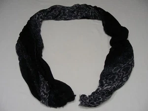 CALVIN KLEIN - Beautiful Animal Print - 38" x 70" - 100% Rayon Scarf! - Picture 1 of 7