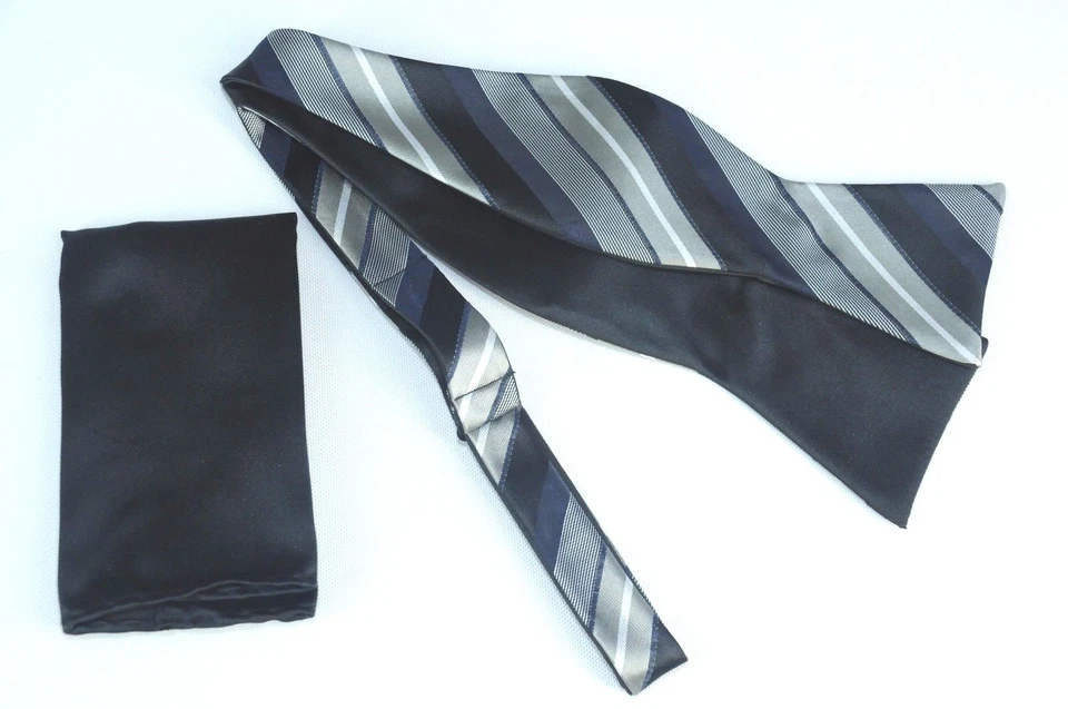 Pajarita reversible Lord R Colton $75 gris azul y negro a rayas y cuadrado de bolsillo  Foto 1 de 1