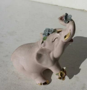 Figura Elefante 3D Flores Color Rosa Borde Dorado Cerámica Pintada a Mano Sin Marcar - Imagen 1 de 1