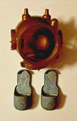 VINTAGE 60'S G.I. JOE HASBRO DEEP SEA DIVER HELMET & LEAD SHOES - 4 CHARITY - Image 1 of 3