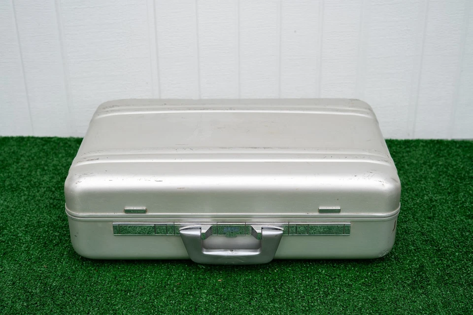 Maletín de aluminio grado aeronáutico Zero Halliburton bloqueo de combinación comprobado 24" Foto 1 de 4