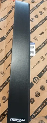 Apliques de puerta corredera originales Mopar 2008-2014 Dodge Grand Caravan 5109878AA Foto 1 de 3