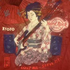 HARD ROCK CAFE KYOTO JAPAN MAROON T-SHIRT GEISHA SIZE SMALL LOVE ALL SERVE ALL - Picture 1 of 9
