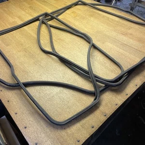 RANGE ROVER Classic 4 Door Full Set Of Door Seals.   Not Grey. - Picture 1 of 7