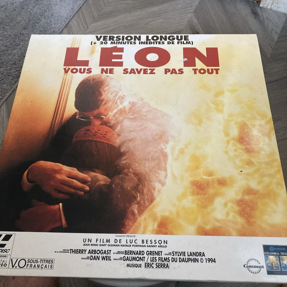 Leon extended version 2 Discs- rare Laserdisc.  Excellent condition  - Image 1 of 4