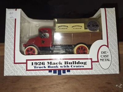 Banco de camión Mack Bulldog 1926 de metal fundido a presión con cajas Ertl Foto 1 de 4