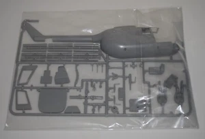 REVELL Bo 105 04906 ⭐PARTS⭐SPRUE B-STARBOARD FUSELAGE+PILOT+TAIL ROTOR+MORE 1/32 - Picture 1 of 3