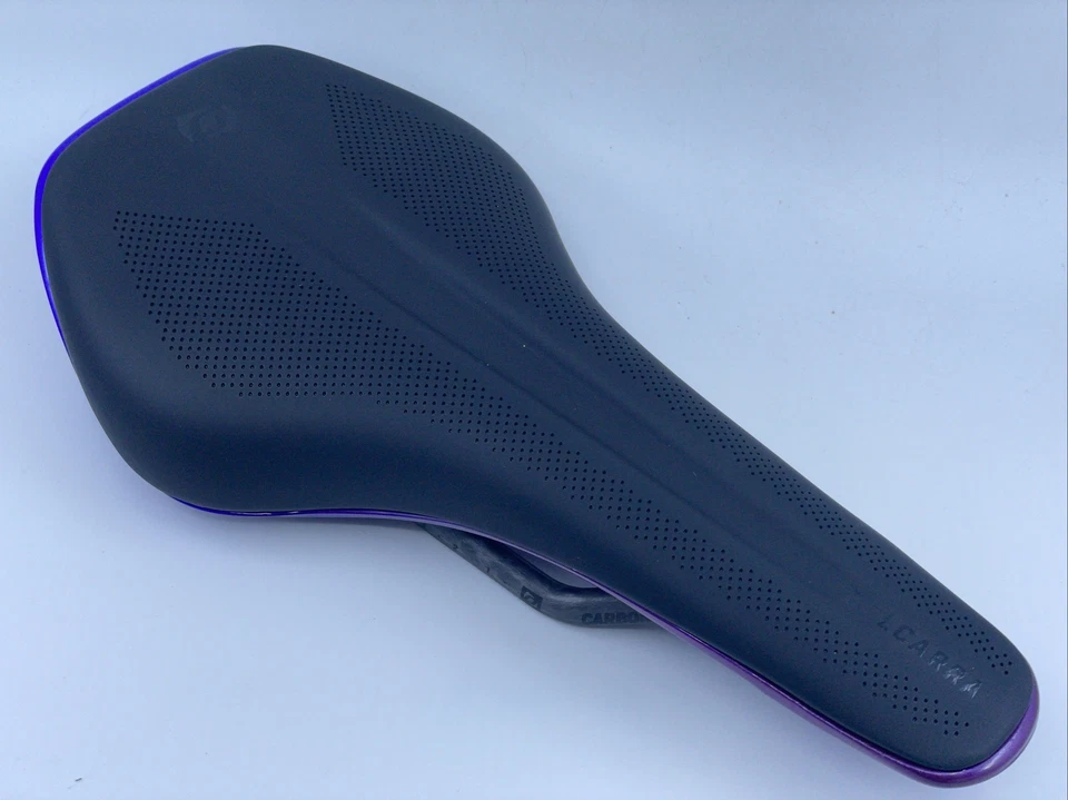 Sillín de carretera SYNCROS Belcarra R 1.0 negro sobre azul y púrpura rieles de carbono NUEVO OEM Foto 1 de 4