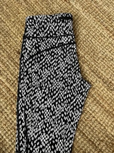 Nike Dri-Fit Black White Print Mesh Leggings size L - Picture 1 of 10