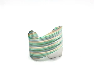 Vintage Lucite Pastell Aqua Ozean gestreift Armreif Armband breit gewellt 60er Retro Boho - Bild 1 von 7