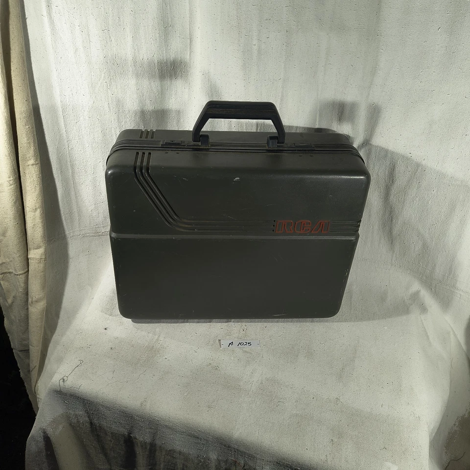 Vintage 1988 RCA CC310 Vhs Camcorder Pro Edit W/ Battery Untested* In Case  - Image 1 of 4