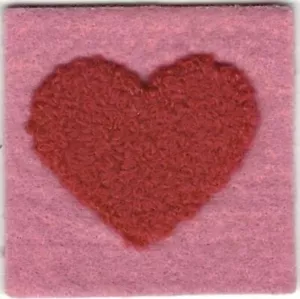 Rosa Filz Chenille rot Herz Stickerei Patch - Bild 1 von 1