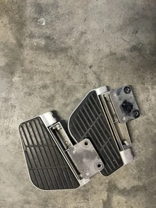 Honda Goldwing GL1800 Passenger Floorboards Footrests OEM 2001-2017 Chrome - Bild 1 von 4