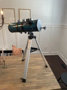 Orion StarBlast 4.5 EQ Telescope Equatorial Reflector Telescope With Tripod NICE - Picture 1 of 17